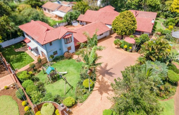 13 Van Riebeeck - Board and Cover