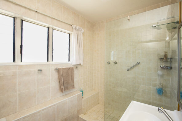 20 - 86_4c8ec3acb1d9450c99d5141243eabb90