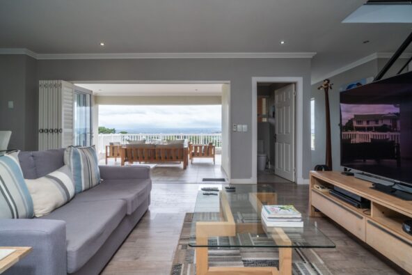 9 - 86_82049fcf11dc4eceb84370780e94b4fd