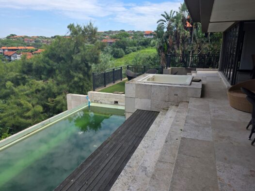 ENTERTAINMENT BALCONY