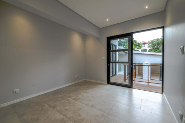 MOE_5277 - Copy - Copy