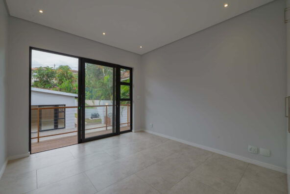 MOE_5281 - Copy - Copy