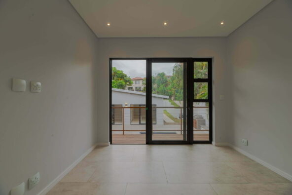 MOE_5282 - Copy - Copy-HDR