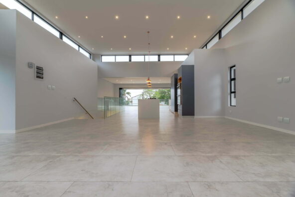 MOE_5294 - Copy - Copy-HDR