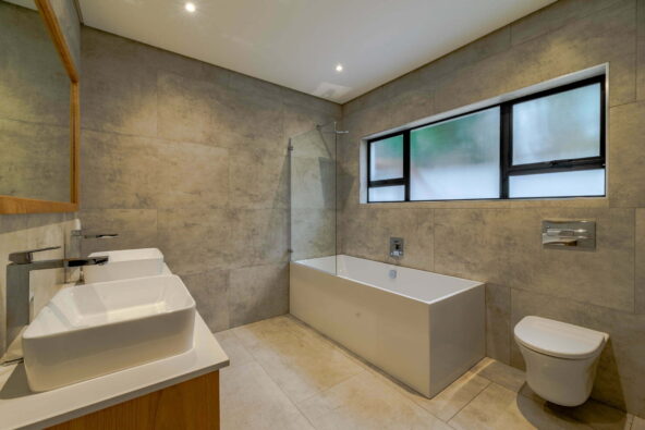 MOE_5318 - Copy - Copy-HDR