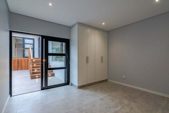 MOE_5321 - Copy - Copy-HDR