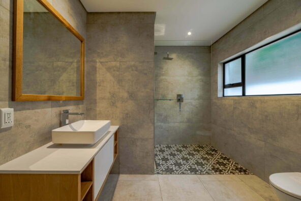 MOE_5324 - Copy - Copy-HDR